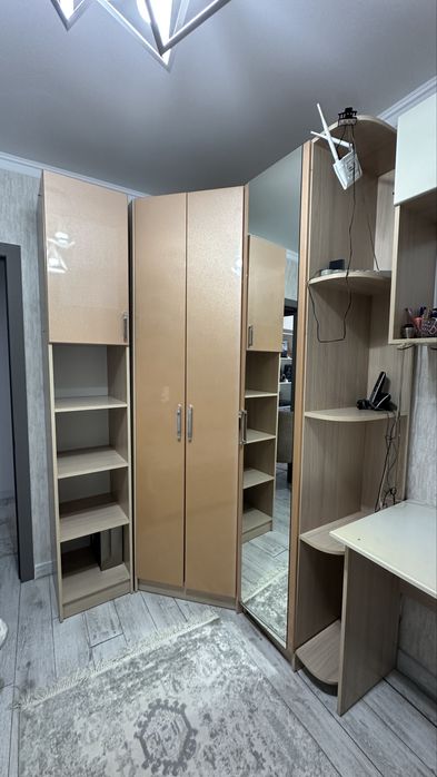 Продается уголок со шкафом и письменным столом