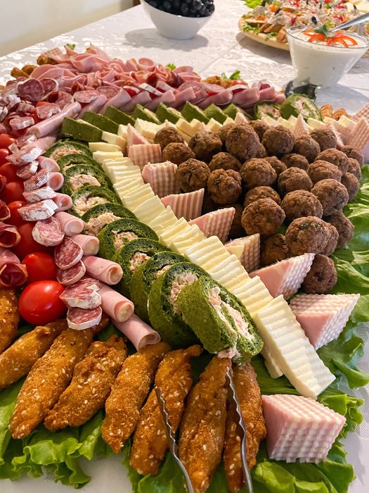 Platouri & Bufet Cu Aperitive Delicioase