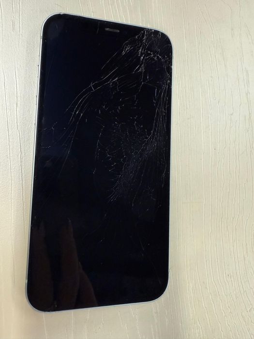 Продам айфон 12 тый