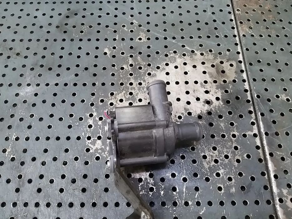 Pompa auxiliara apa 2.0 gti vw golf 8 5q0965561b 704071160