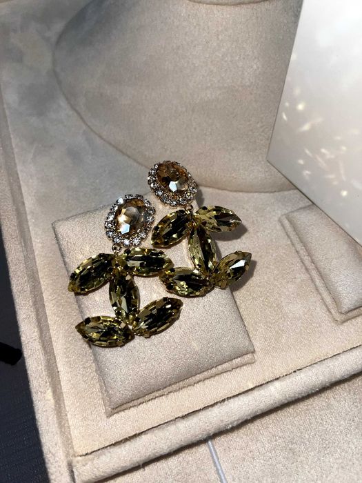 шанел обеци висящи с камъни жълти златни с чантичка златисти топ