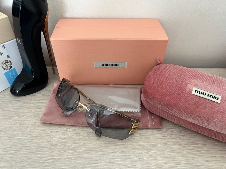 Ochelari de soare miu miu