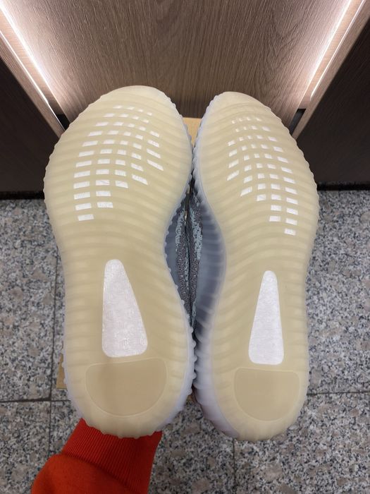 Yeezy boost 350v2 Blue tint