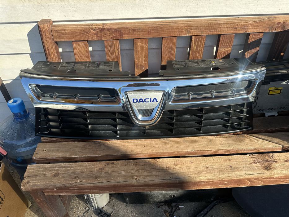 Решетка/Маска комплект за Дачия Дъстър до 2013г.!