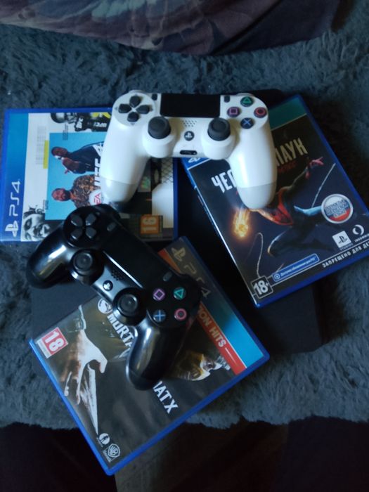 Ps4 с дисками и играми