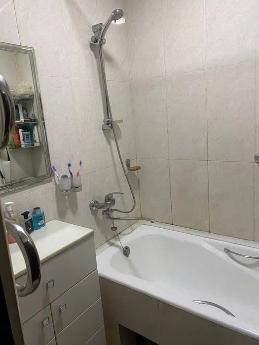 Бабура Продаётса 2в3/4/9 Рувд Срочна отдл вход 65кв.м