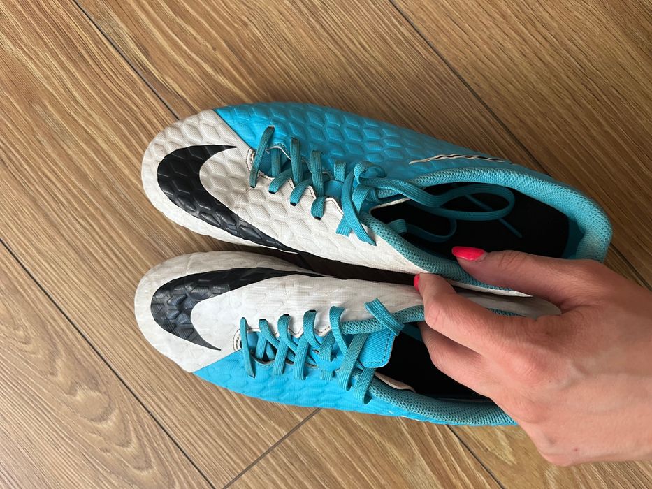 Оригинални бутонки на Nike