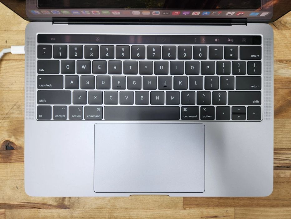 MacBook pro 13 inch Touch bar 16 Gb ram
