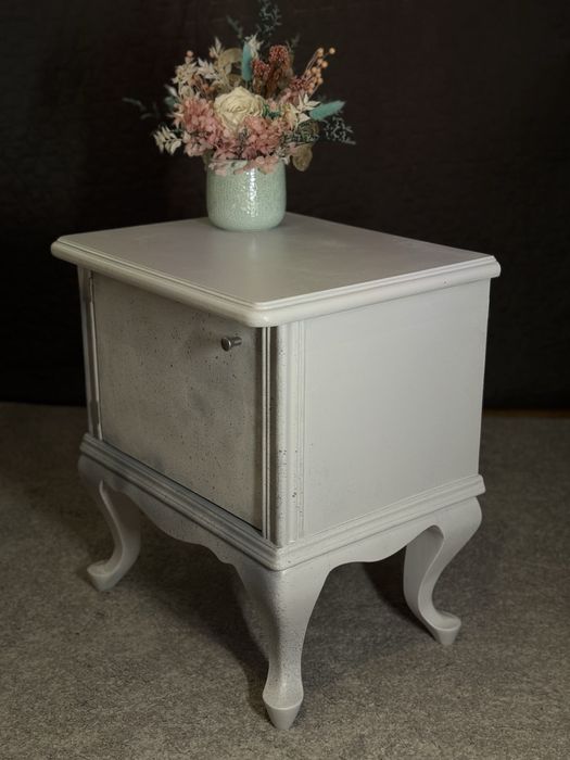 Noptiera vintage din lemn, reconditionata