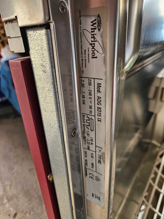 Продавам съдомиялна машина за вграждане Whirlpool  ADG 8315 IX