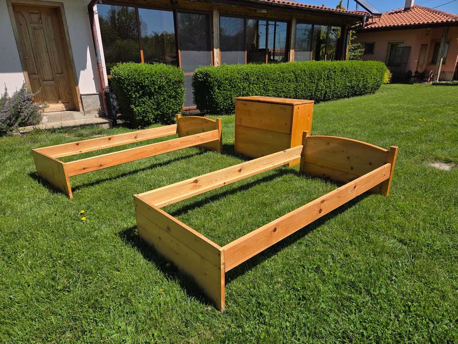 Легла с матраци и ракла