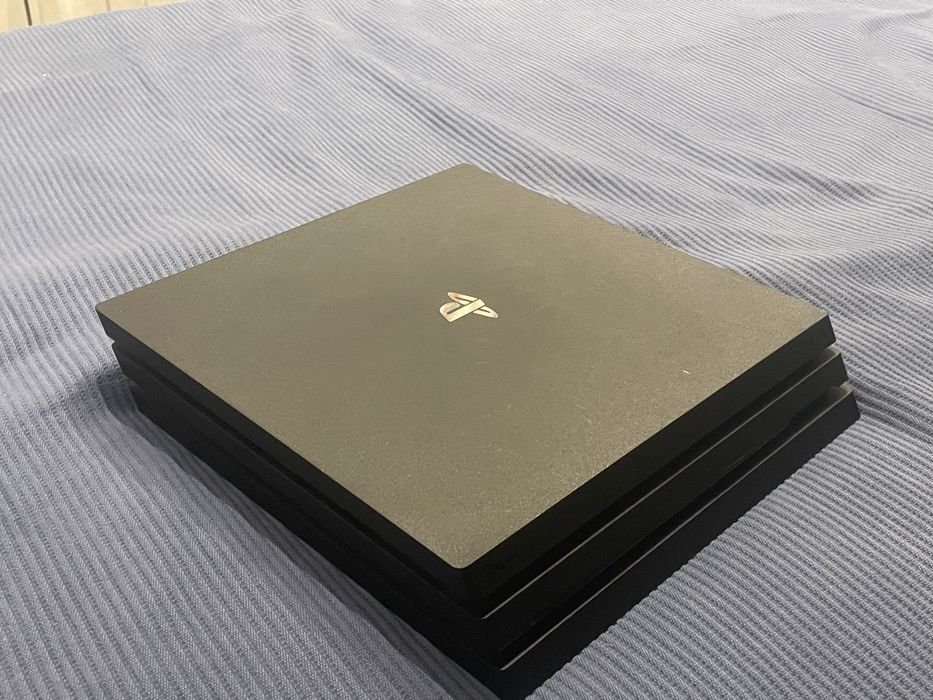 Продам PlayStation 4 Pro