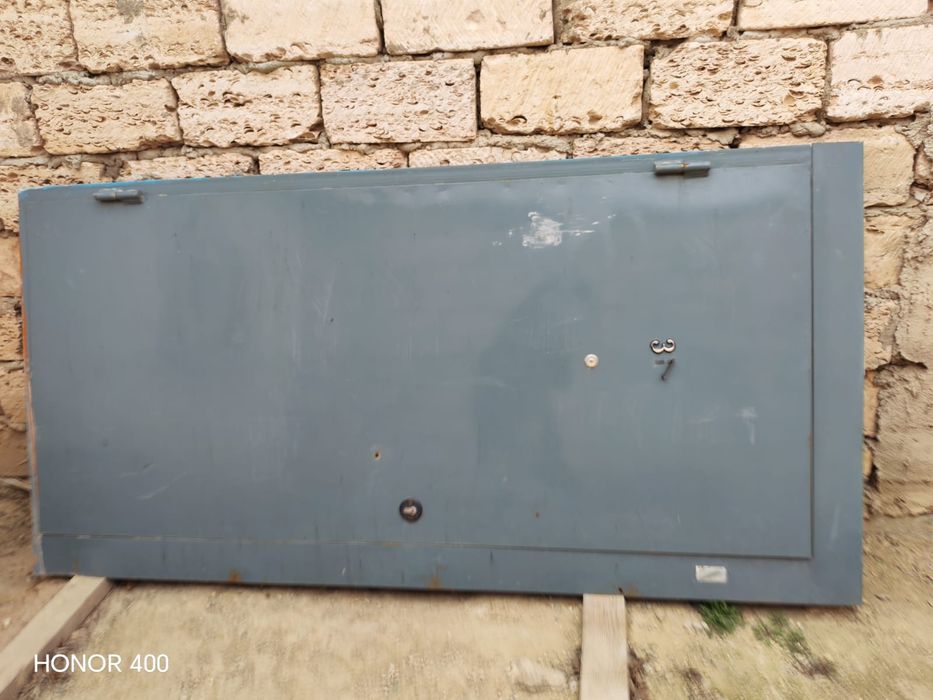 Железный входной дверь