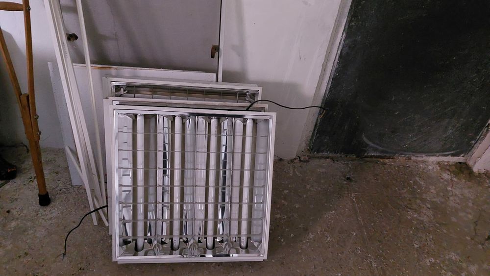 Лампы галогеновые ,потолочные