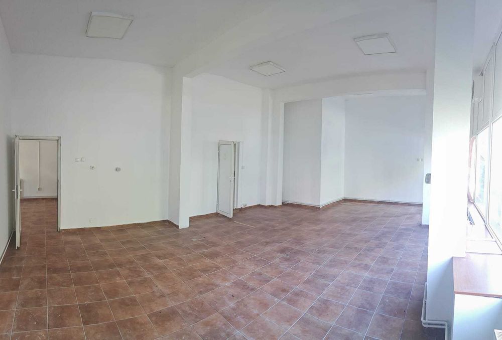 Showroom Spatiu Comercial Birou Salon Magazin - Vanzare sau Inchiriere - Arad - str Rodnei nr. 7-9, parter