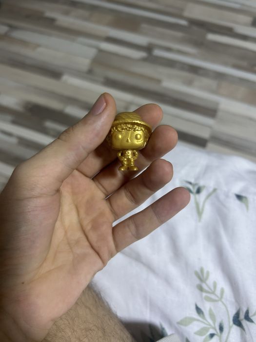 Luffy Gold Kinder Surprise Mint condition