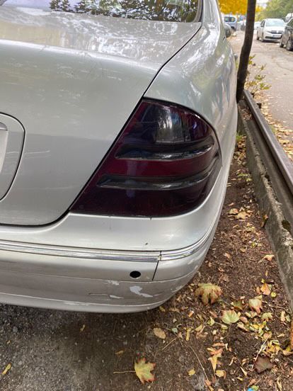 Опушени задни стопове. (Мерцедес s класа).