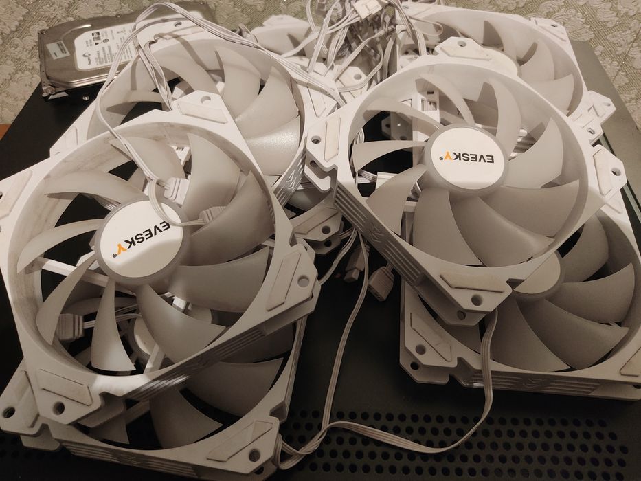 RGB кулер на Корпус