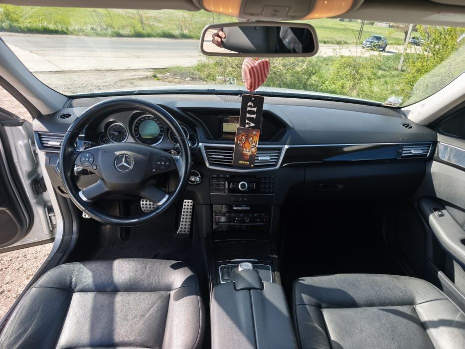 Dezmembrez Mercedes E350