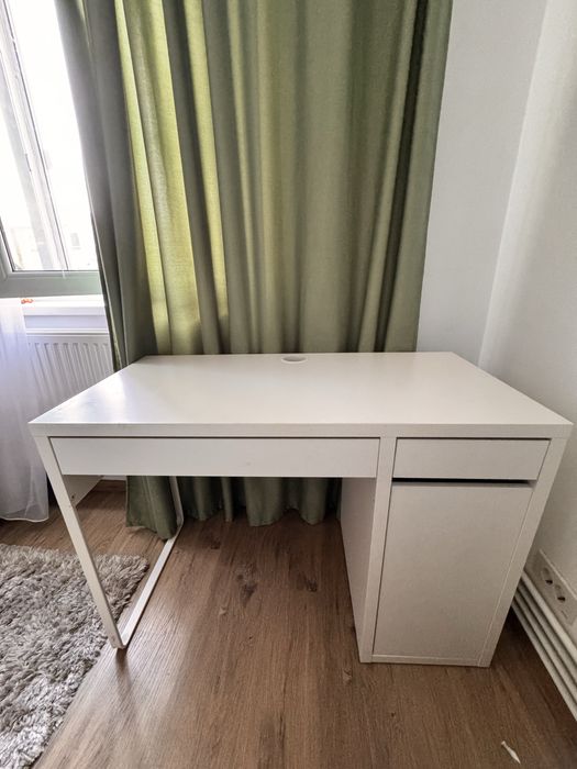Vand birou Ikea in stare bună