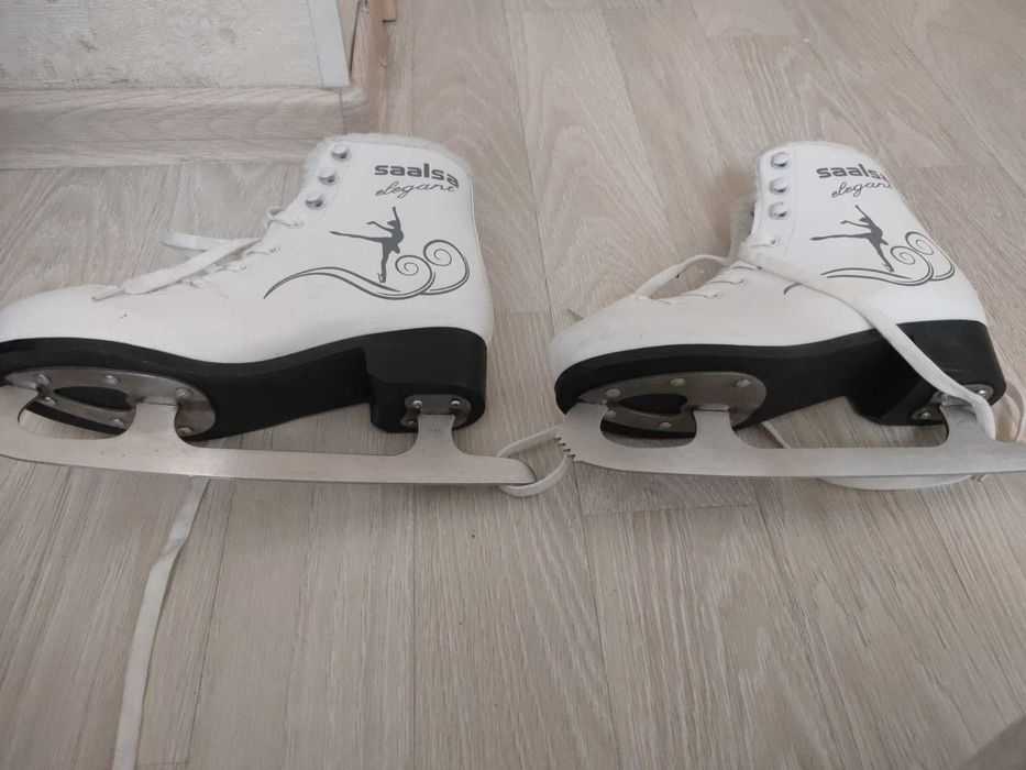 Коньки  фигурные продам