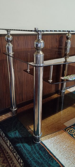 Telvizor uchun (32 va 42 duyumli) oynaliy padstavka