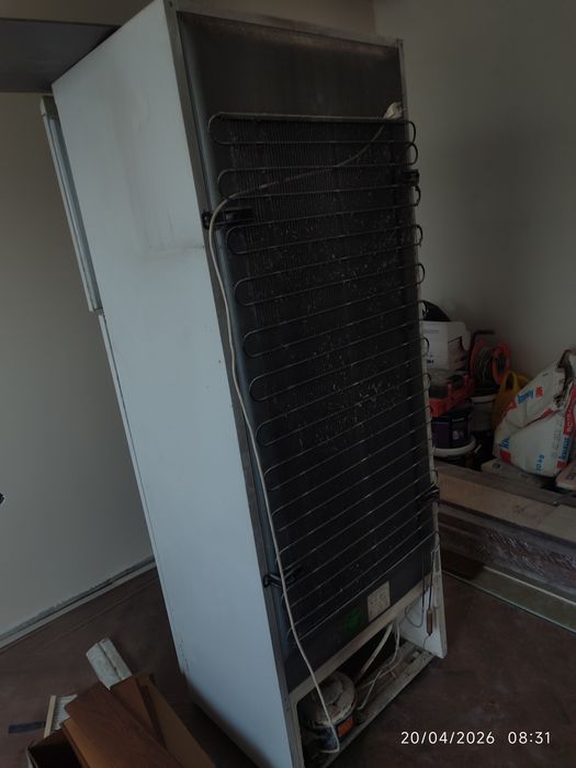 подержанный холодильник «Аристон»