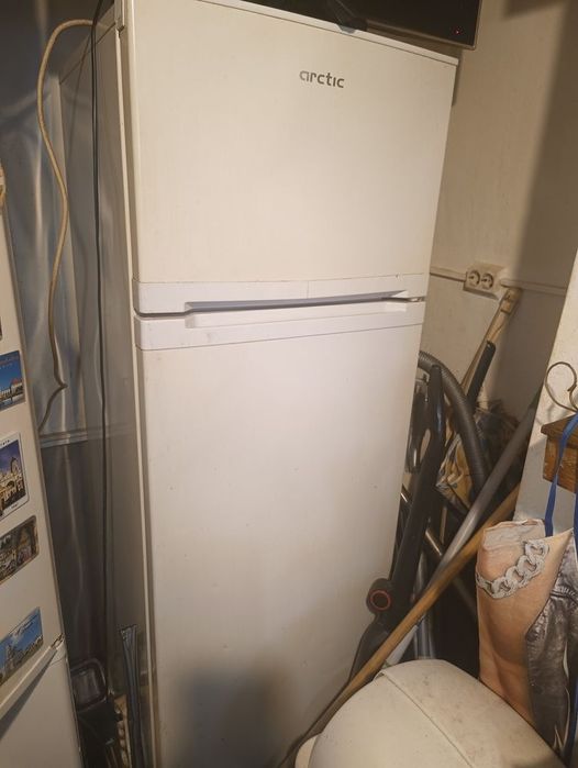 Vând 2 frigidere defecte