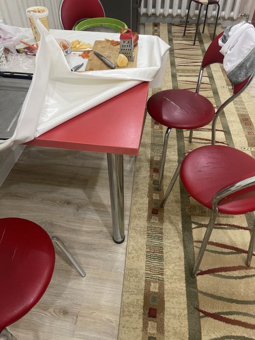 Срочно продам столь 85х85  тумба  ст машину