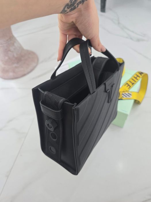 2 оригинални чанти off white - с фактури