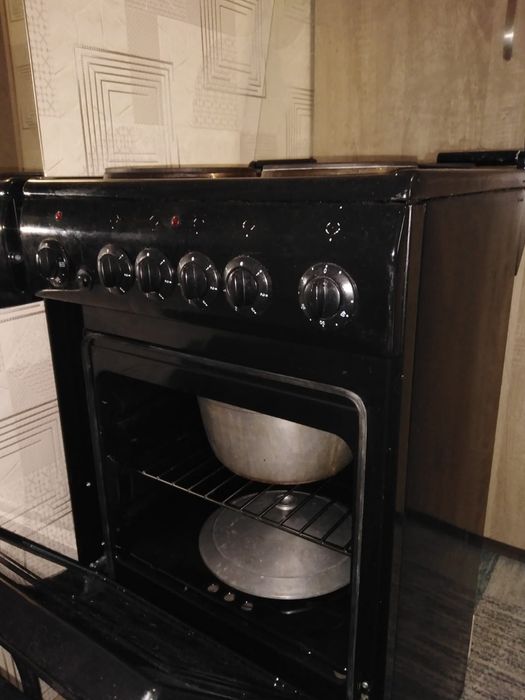 Продам электрическую плиту