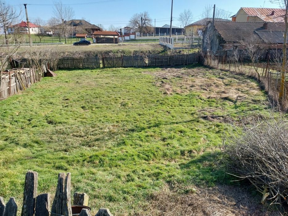Casa cu teren de vanzare in loc. Floru, jud. Olt