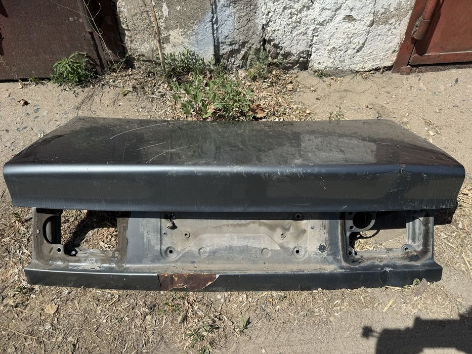 Продам крышку багажника ауди 100