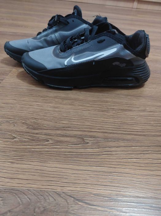 Adidasi NIKE femei, marimea 40