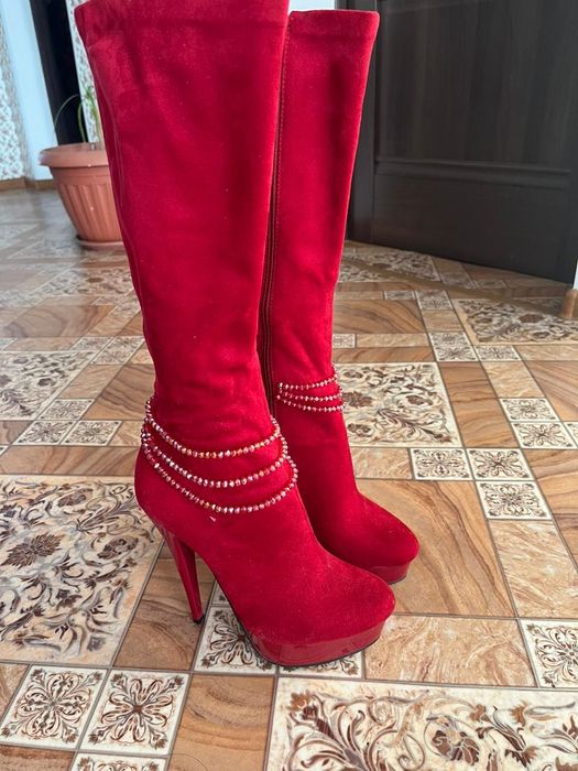 Продаются сапоги