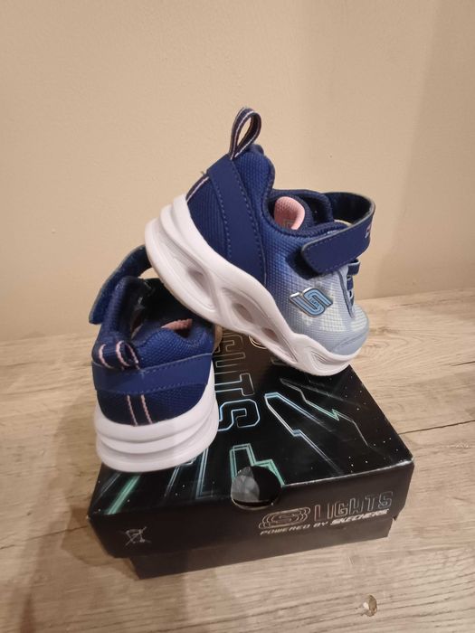 Adidași noi skechers