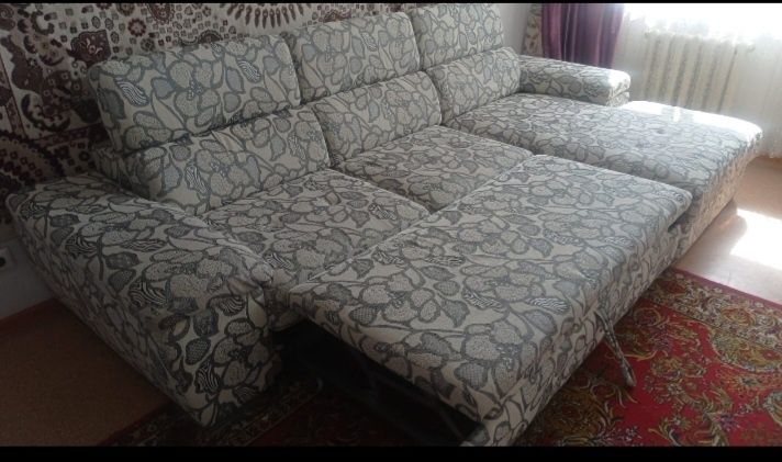 Продам диван недорого.