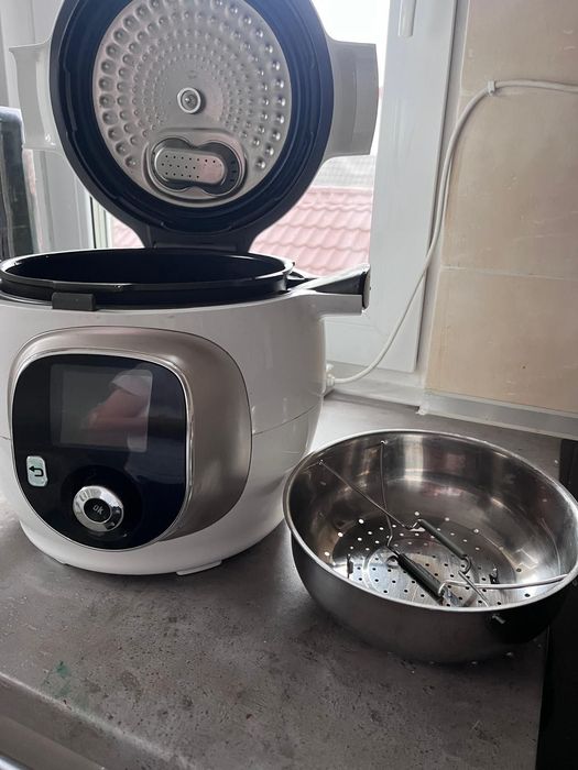 Vând multicooker Krups Cook4me+