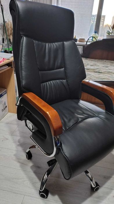 Дёшево продам добротное кожаное кресло!