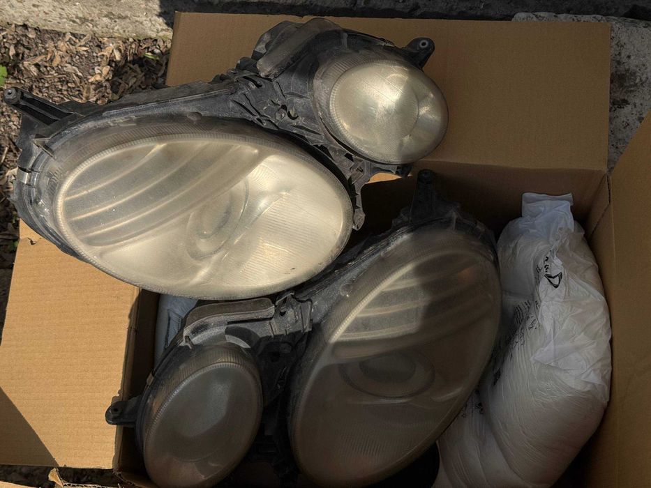 ПРОДАВАМ ФАРОВЕ ЗА MERCEDES E-class W211 (2008 г.)