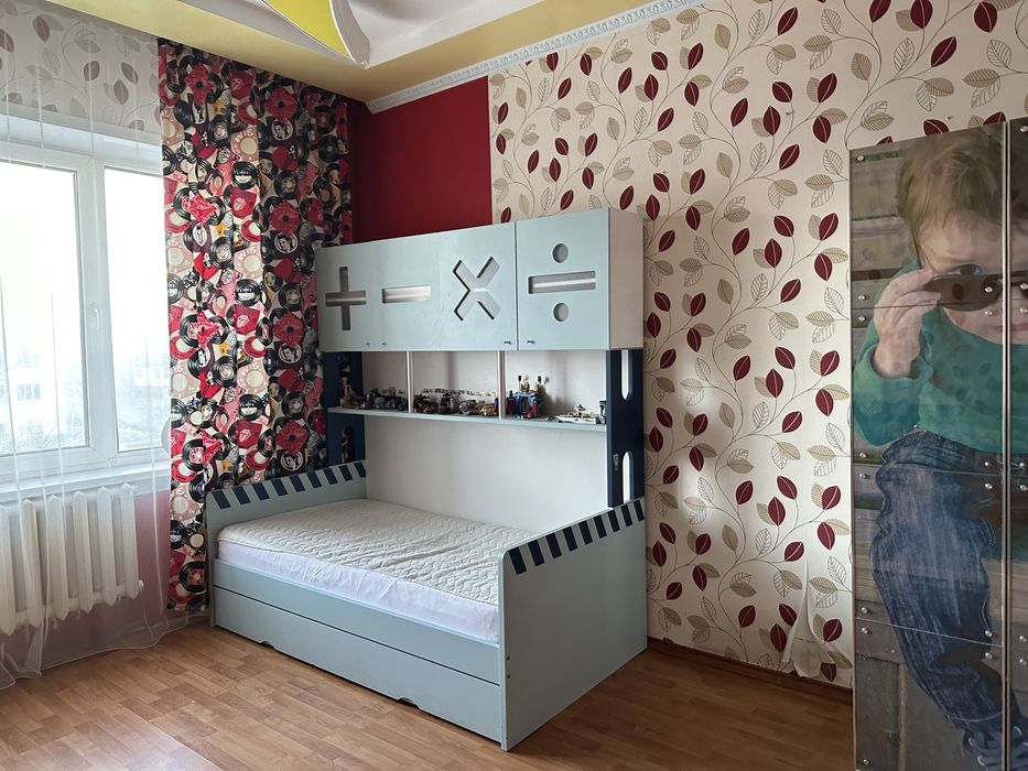 Детская кровать и комп стол