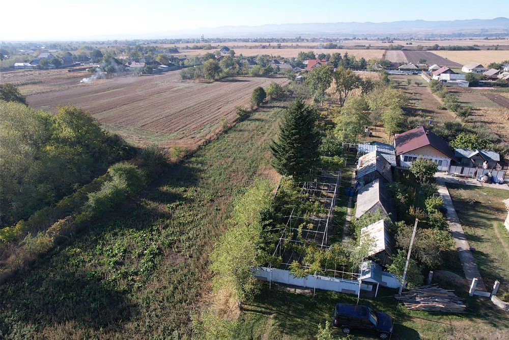 teren și casă bătrânească