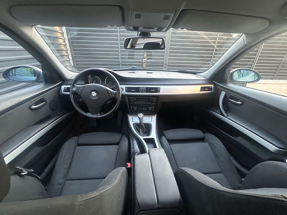 BMW E90 320i 150cp