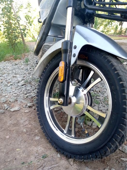 Skuter elektron zoʻr skuter