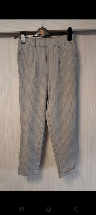 Pantaloni drepți Bershka
