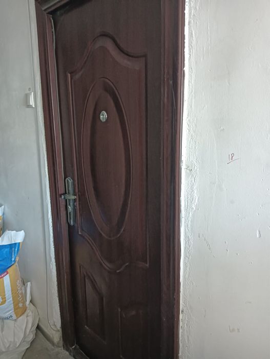 Vand usa intrare apartament