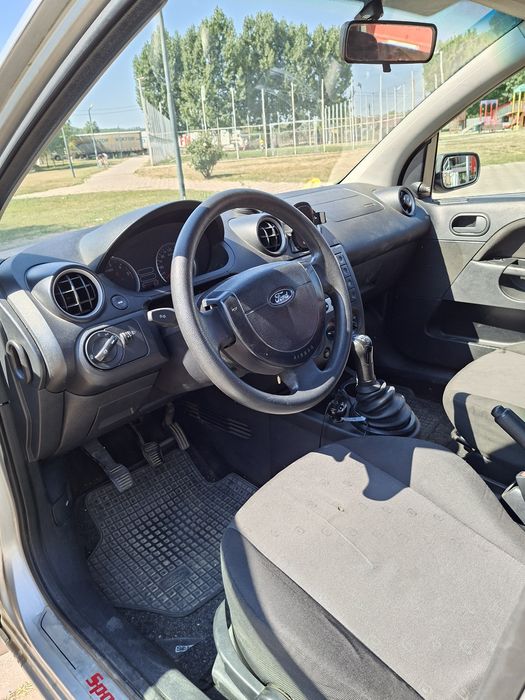 Vând Ford fiesta 2004 1.4  TDCI
