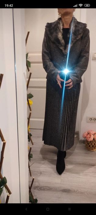 Sacou cambrat negru- gri, cu guler din blăniță detasabil, M