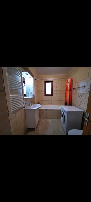 Închiriez apartament