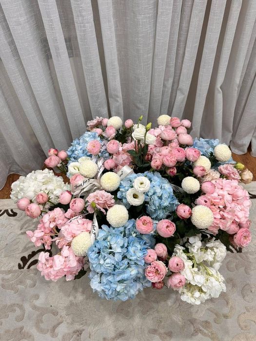 Огромный букет цветов